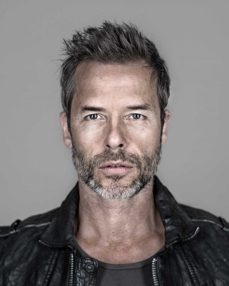 Next photo of Guy Pearce